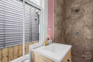 221 W 39th St, Savannah, GA 31401 - Photo 38