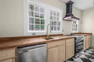 221 W 39th St, Savannah, GA 31401 - Photo 22