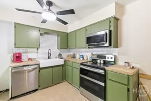 345 W Poplar St, Jesup, GA 31545 - Photo 12