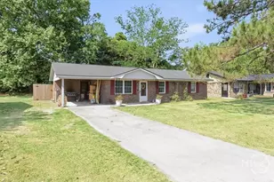 345 W Poplar St, Jesup, GA 31545 - Photo 2