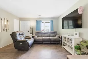 345 W Poplar St, Jesup, GA 31545 - Photo 6