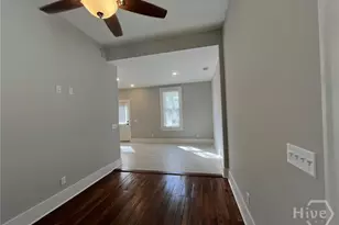 213 W 39th St, Savannah, GA 31401 - Photo 16