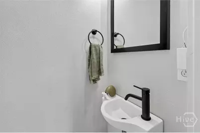 310 W 39th Street, Savannah, GA 31401 - Photo 22