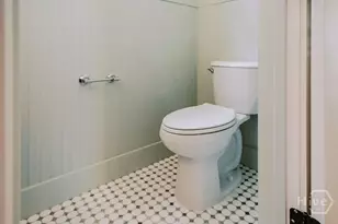770 E Park Ave, Savannah, GA 31401 - Photo 14