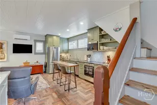 410 1/2 E Victory Dr, Savannah, GA 31405 - Photo 4