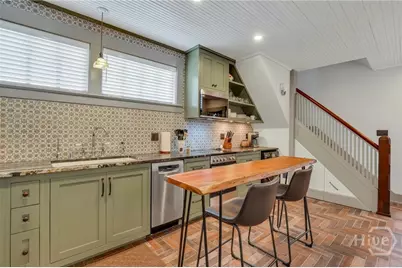 410 1/2 E Victory Drive #Carriage House, Savannah, GA 31405 - Photo 10