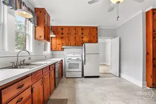 319 E 52nd St, Savannah, GA 31405 - Photo 16