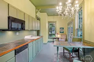 212 W 40th St, Savannah, GA 31401 - Photo 8