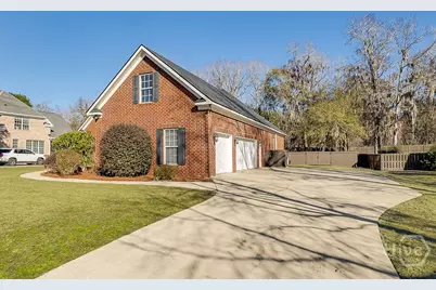 389 Chastain Cir, Richmond Hill, GA 31324 - Photo 4