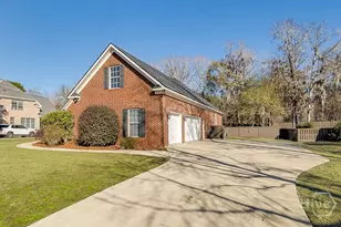389 Chastain Cir, Richmond Hill, GA 31324 - Photo 4