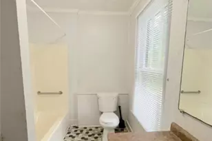 1008 W Victory Dr, Savannah, GA 31405 - Photo 14