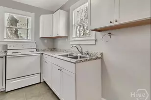 916 E 35th St, Savannah, GA 31401 - Photo 14