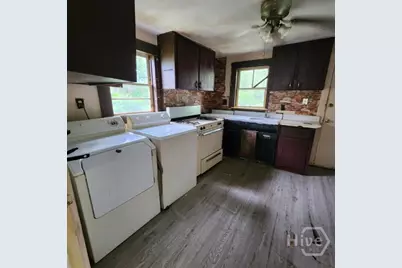 908 Bowden Street, Savannah, GA 31415 - Photo 6