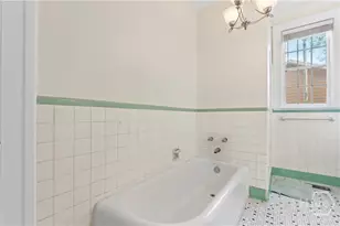 1214 E Victory Dr, Savannah, GA 31404 - Photo 26