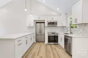 2020 Cowan Ave, Savannah, GA 31405 - Photo 10