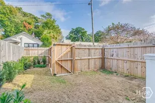 216 W 43rd St, Savannah, GA 31401 - Photo 22