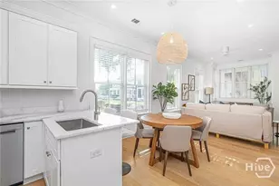 216 W 43rd St, Savannah, GA 31401 - Photo 10