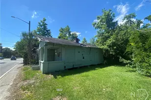 1022 W Victory Dr, Savannah, GA 31415 - Photo 6