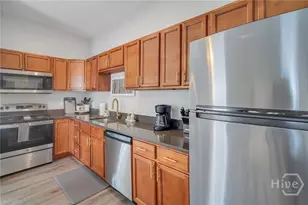323 W 31st St, Savannah, GA 31401 - Photo 10