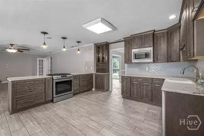 301 Wellington Road, Savannah, GA 31410 - Photo 16