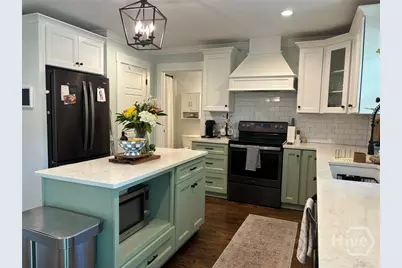 105 E 66th Street, Savannah, GA 31405 - Photo 6