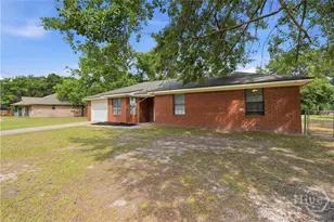 39 Henry Ln, Hinesville, GA 31313 - Photo 2