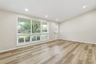 318 Briarcliff Circle, Savannah, GA 31419 - Photo 4