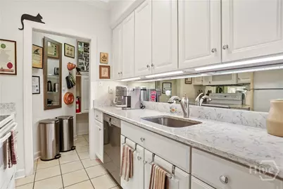 519 Tattnall Street, Savannah, GA 31401 - Photo 10