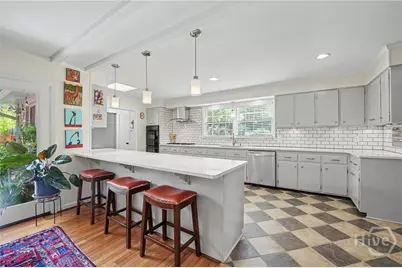 318 Johnston Street, Savannah, GA 31405 - Photo 10