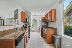 613 E 37th St, Savannah, GA 31401 - Photo 16