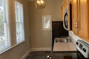 228 E Henry St, Savannah, GA 31401 - Photo 2
