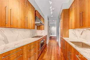31 E Jones St, Savannah, GA 31401 - Photo 8