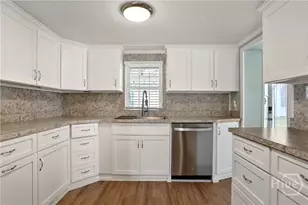 719 E 1st St, Midway, GA 31320 - Photo 12