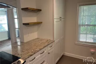 21 E 61st St, Savannah, GA 31405 - Photo 8