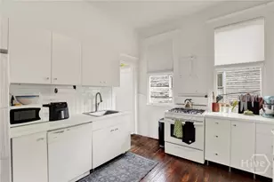 114 W Waldburg St, Savannah, GA 31401 - Photo 12
