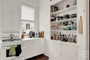 114 W Waldburg St, Savannah, GA 31401 - Photo 16