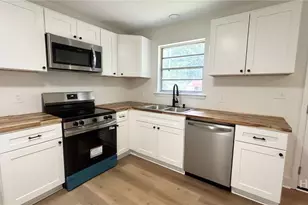 413 Barnhill Dr, Savannah, GA 31406 - Photo 10
