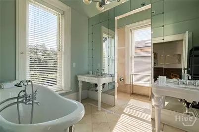 17 W Park Avenue, Savannah, GA 31401 - Photo 14