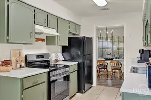 921 Willowbrook Dr, Hinesville, GA 31313 - Photo 2