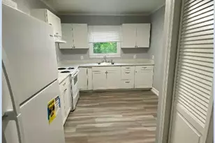 1226 E 38th St, Savannah, GA 31404 - Photo 2