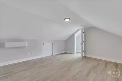 1112 E Waldburg Street, Savannah, GA 31404 - Photo 32