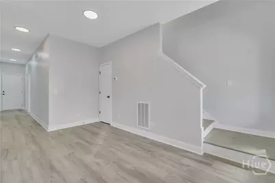 1112 E Waldburg Street, Savannah, GA 31404 - Photo 8