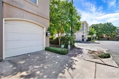 302 W Wayne Street #Carriage House, Savannah, GA 31401 - Photo 4