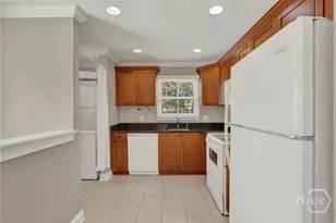 302 W Wayne St, Savannah, GA 31401 - Photo 12
