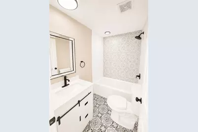 642 W 42nd Street #B, Savannah, GA 31415 - Photo 10