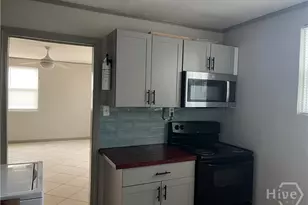 1204 W Victory Dr, Savannah, GA 31405 - Photo 6