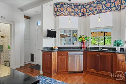 313 E Jones Street, Savannah, GA 31401 - Photo 10