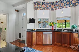 313 E Jones St, Savannah, GA 31401 - Photo 10