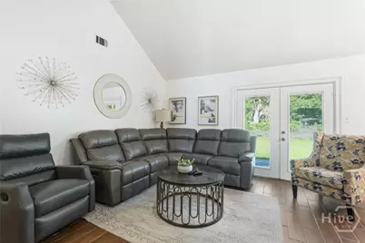 126 S Robinhood Drive, Savannah, GA 31406 - Photo 2