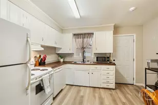 325 Manor Dr, Savannah, GA 31404 - Photo 6
